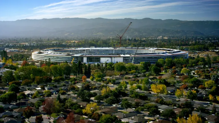 Apple: Ξεπέρασε τα 5 τρισ. δολάρια και μπήκε σε ένα κλειστό κλαμπ με τη NVIDIA