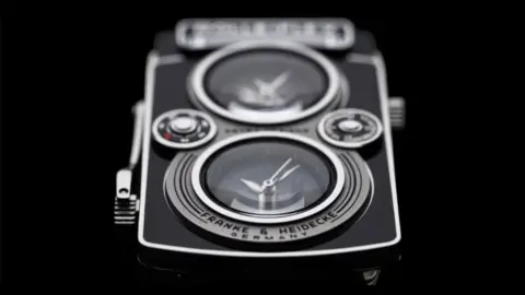 Η Rolleiflex έγινε ρολόι: Η ARTRA φέρνει τη θρυλική TLR στον καρπό