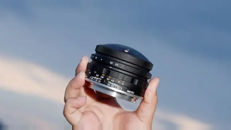 AstrHori 8mm f/2.4: A 220° fisheye that can see behind the camera