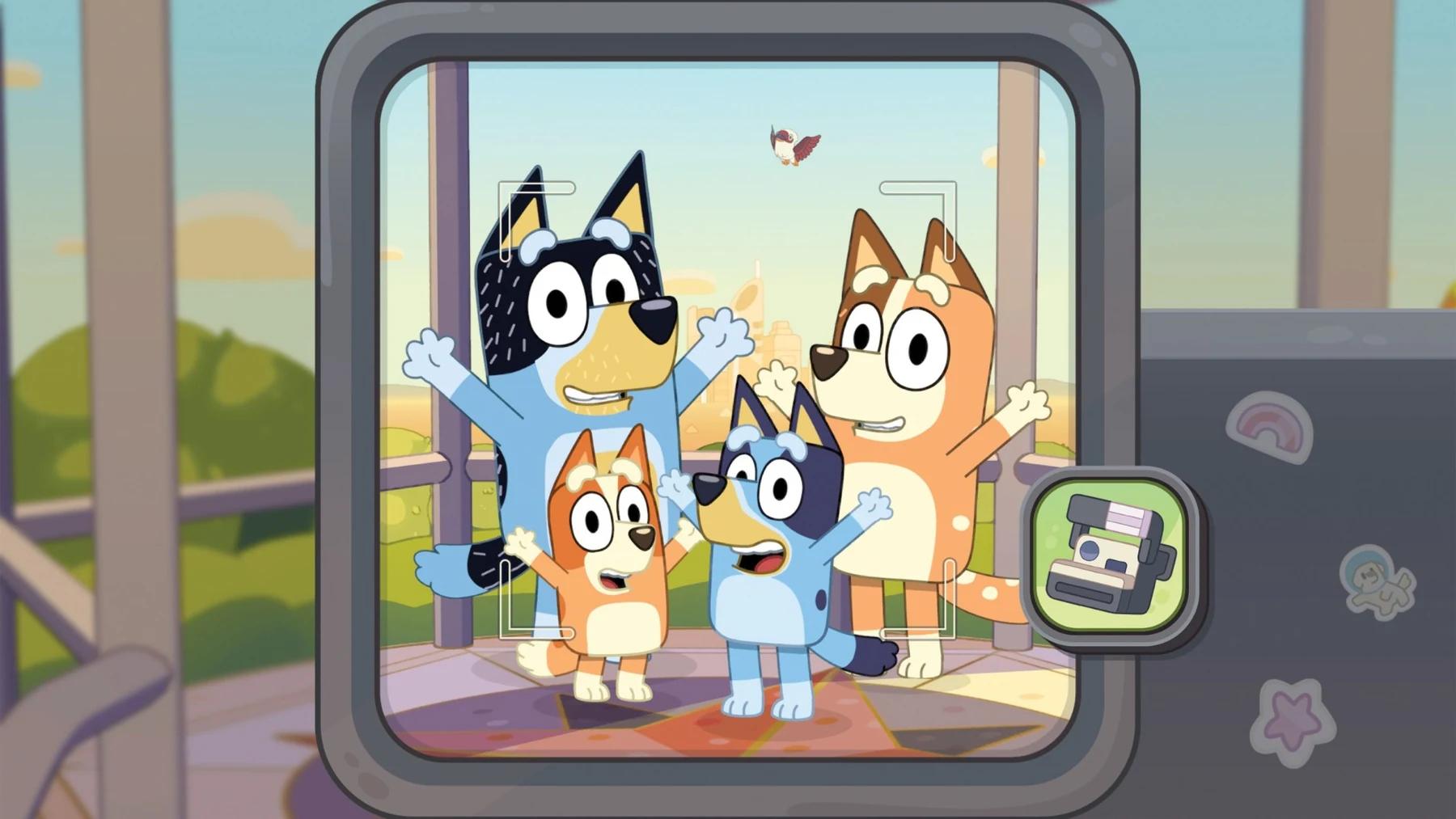 Η οικογένεια της Bluey ποζάρει μέσα στο κάδρο φωτογραφικής μηχανής