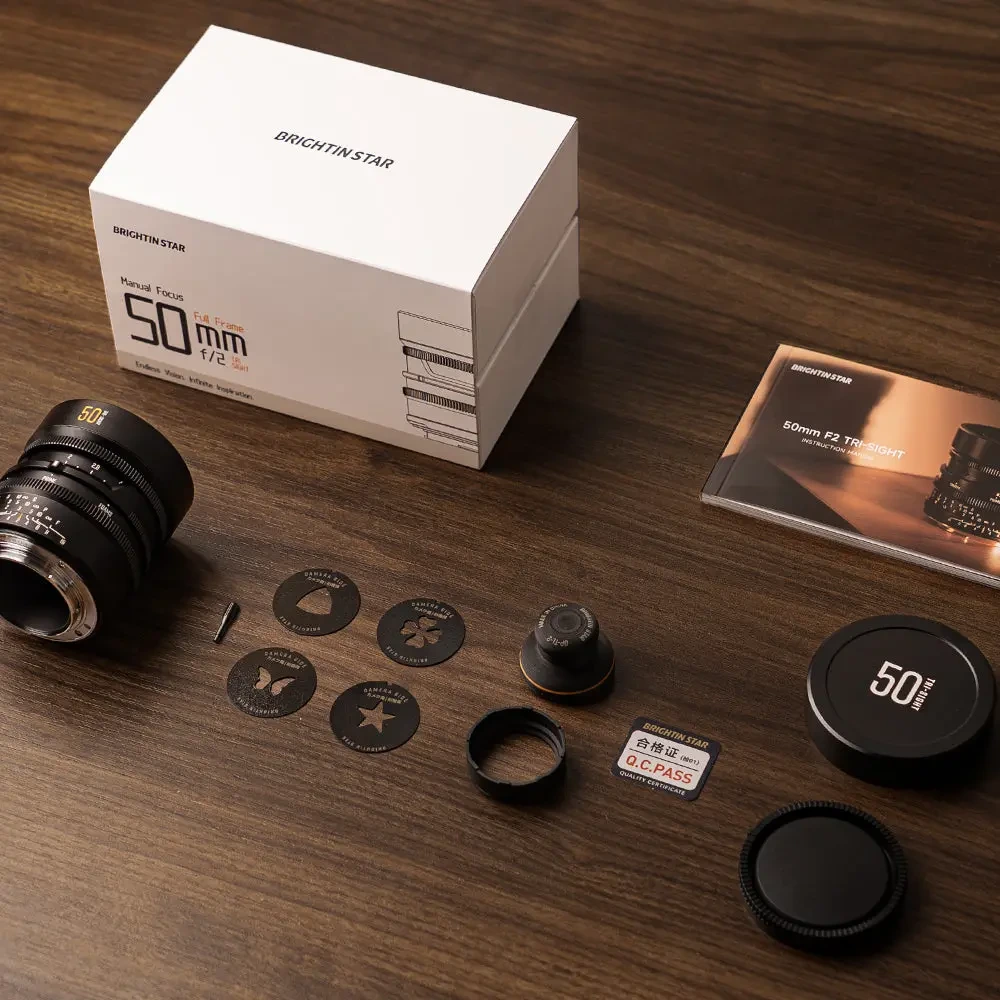 Ο Brightin Star 50mm f/2 Tri-Sight με τη συσκευασία και τα ειδικά bokeh inserts
