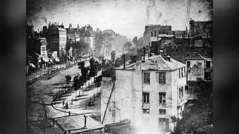 Βρέθηκε πού στέκονταν οι άνθρωποι στη πρώτη φωτογραφία της ιστορίας με ανθρώπους