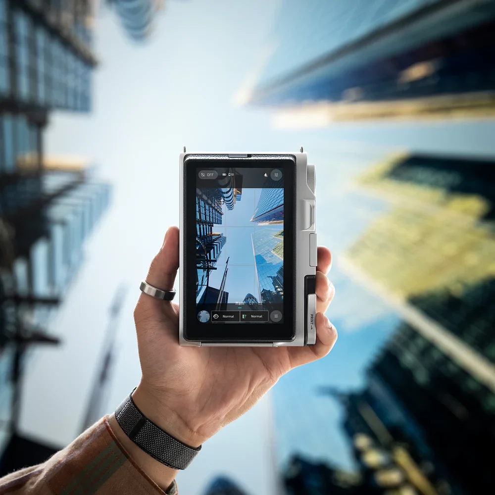 Fujifilm instax mini Evo 2 σε χρήση με ενεργή προεπισκόπηση Expanded View