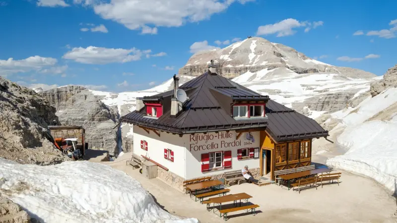 Dolomites: American tourist dies after stepping off trail for a photo