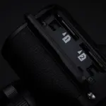Ανοιχτό πορτάκι κάμερας Fujifilm με δύο υποδοχές καρτών SD