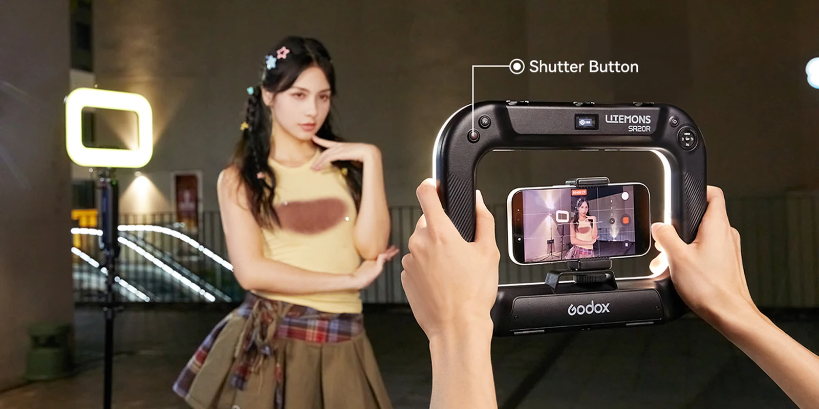 Κουμπί shutter του Godox SR20R και smartphone που καταγράφει βίντεο