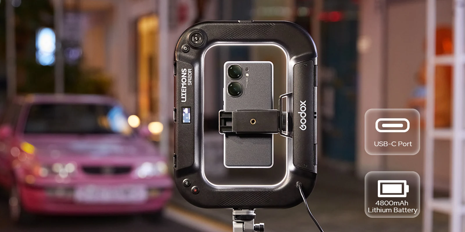 Πίσω πλευρά του Godox SR20R με υποδοχή USB-C και ένδειξη μπαταρίας 4800mAh