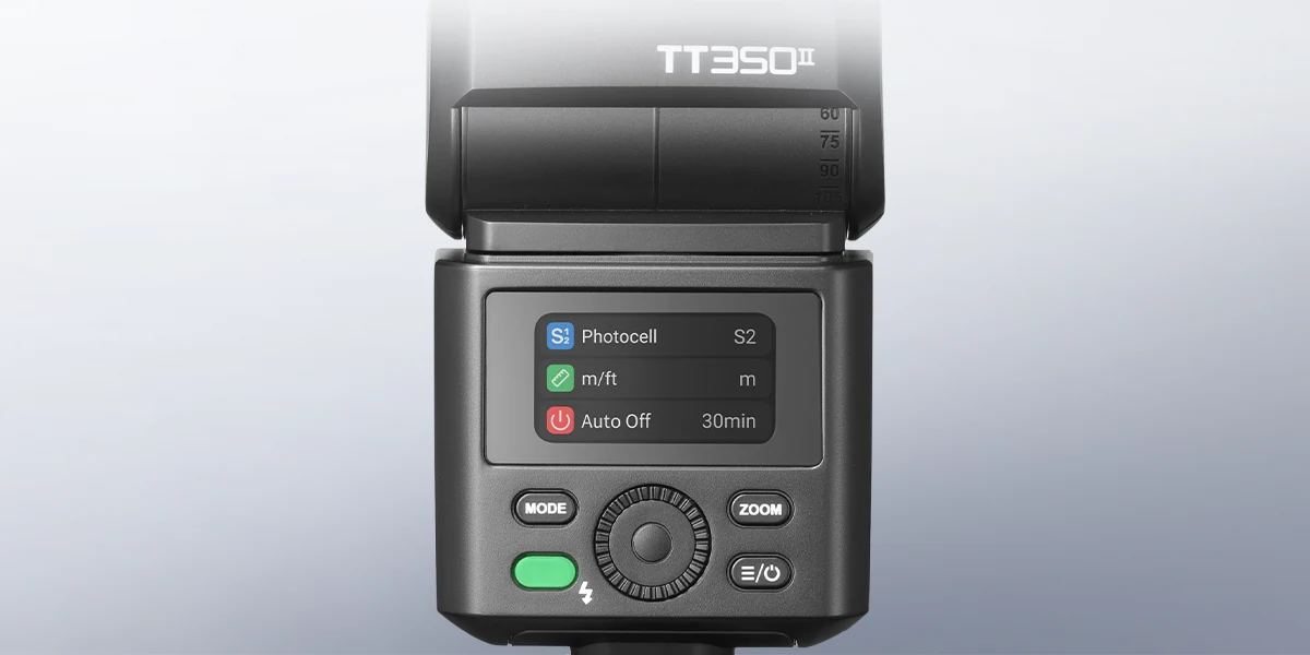 Πίσω μέρος του Godox TT350II με έγχρωμη οθόνη και πλήκτρα ελέγχου