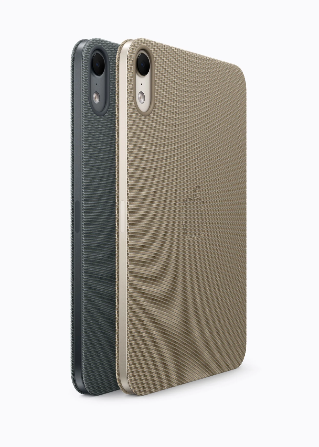 Δύο iPad mini με θήκες TechWoven Smart Folio σε δύο αποχρώσεις