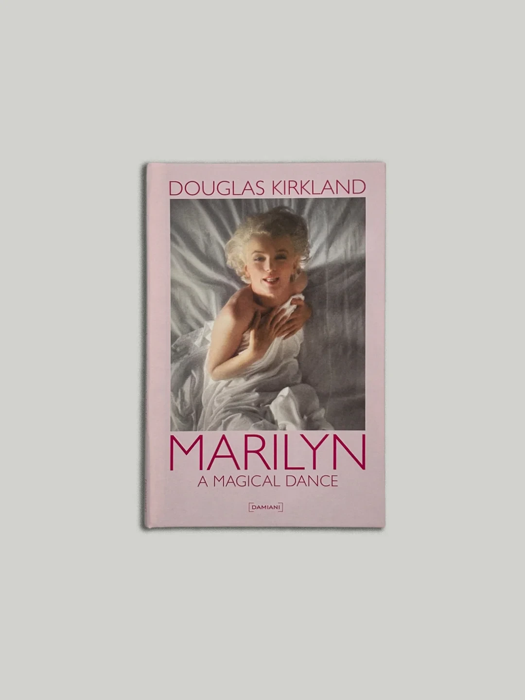 Εξώφυλλο του «Marilyn. A Magical Dance». Εικόνα: Damiani Books / © Douglas Kirkland / MHG Kirkland, LLC.