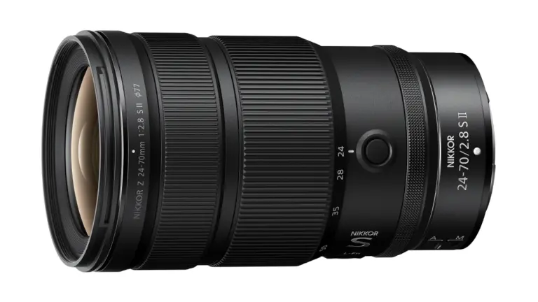 Nikon NIKKOR Z 24-70mm f/2.8 S II σε λευκό φόντο