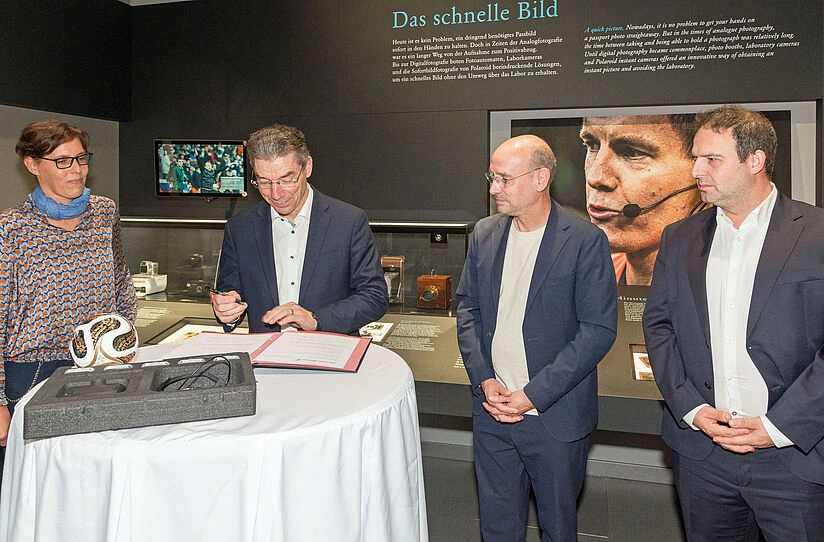 Τελετή υπογραφής και παράδοσης της RefCam στο Deutsches Museum