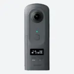 Η επαγγελματική κάμερα 360 μοιρών RICOH360 THETA A1 σε εμπρός όψη
