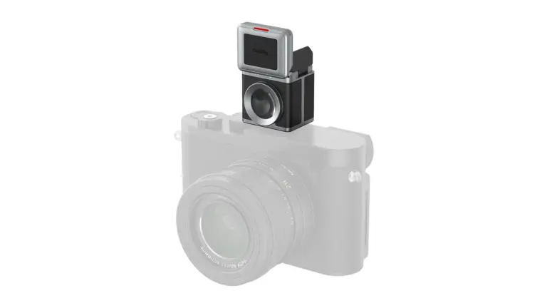 Εξωτερικό οπτικό σκόπευτρο SmallRig 28mm με ανοιχτό κάλυμμα πάνω σε κάμερα