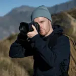 Φωτογράφος χρησιμοποιεί Sony Alpha 7R VI σε ορεινό τοπίο
