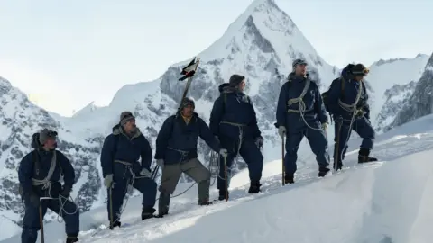 Tenzing: Γύρισαν το Έβερεστ σε πραγματικούς παγετώνες με θερμοκρασίες −25°C