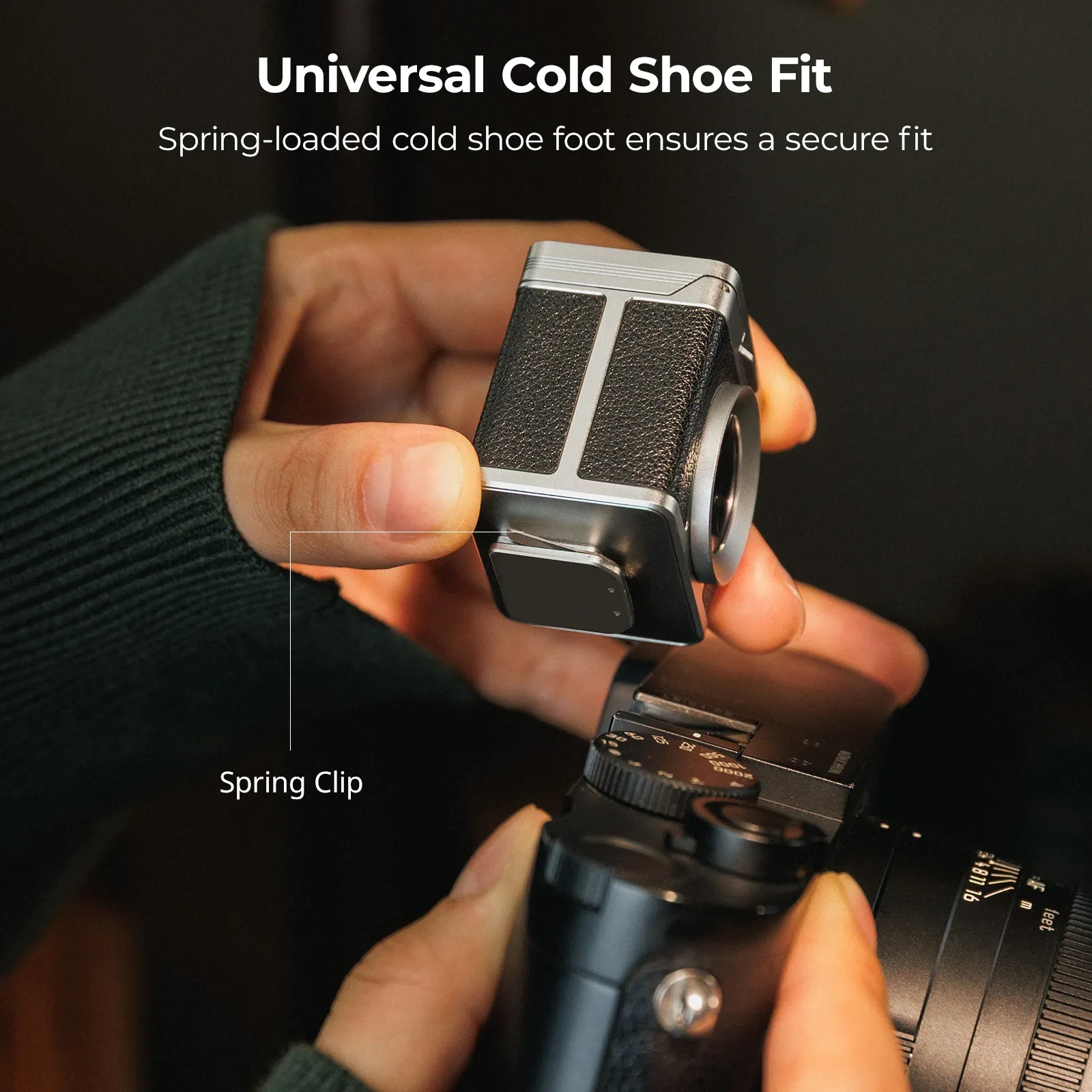 Spring-loaded mounting mechanism on the SmallRig external optical viewfinder