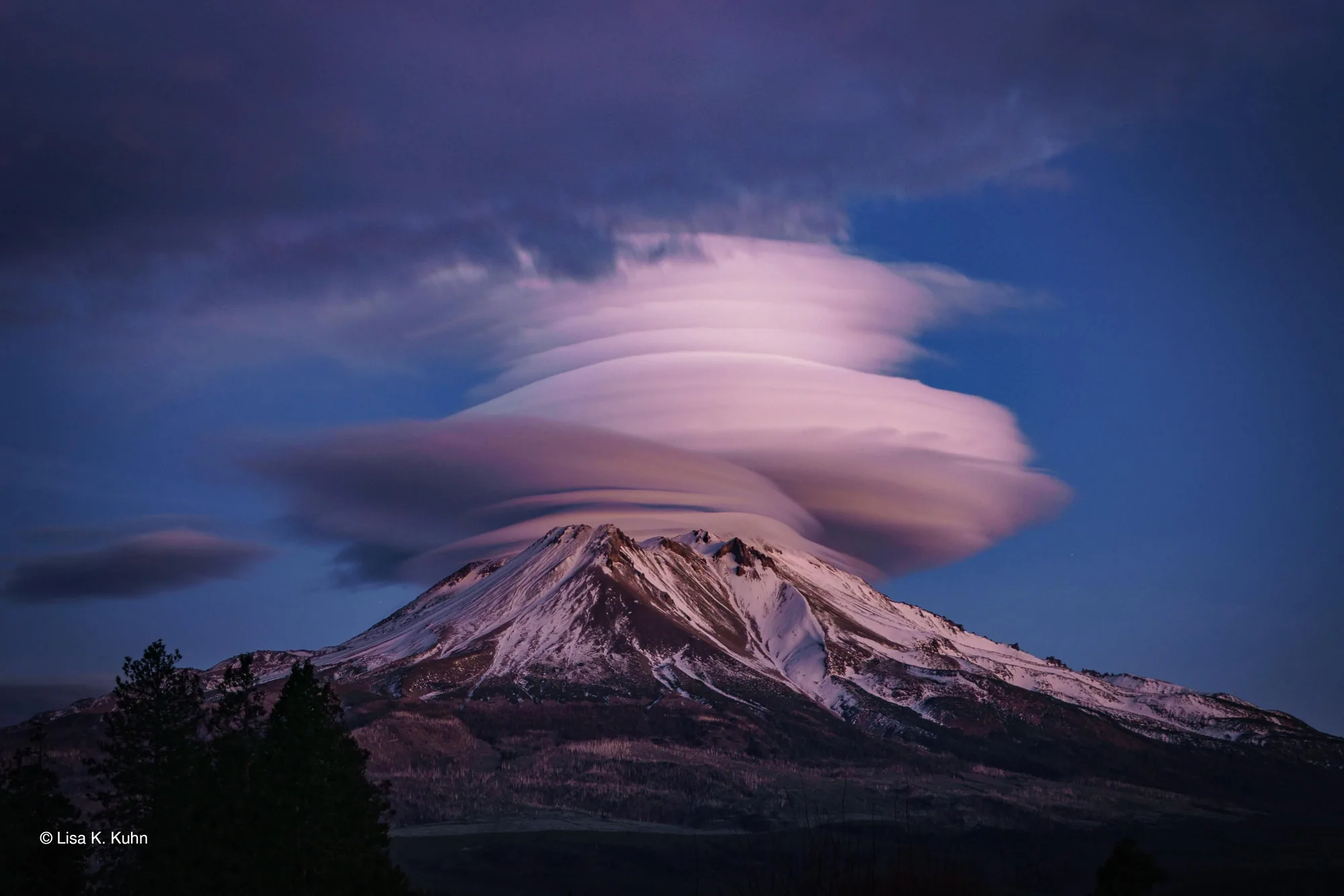 Φακοειδές νέφος πάνω από το όρος Shasta