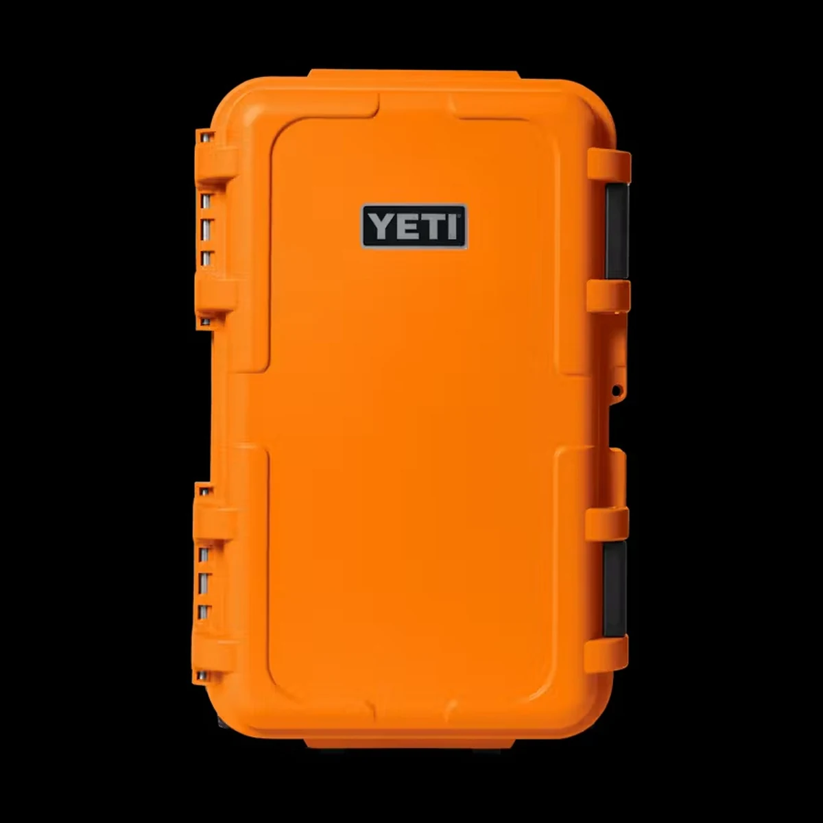 Η πορτοκαλί YETI LoadOut GoBox 28 σε κλειστή θέση